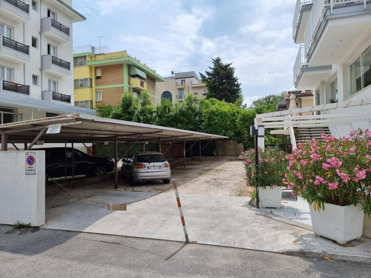Hotel Kim Rimini Bagian luar foto