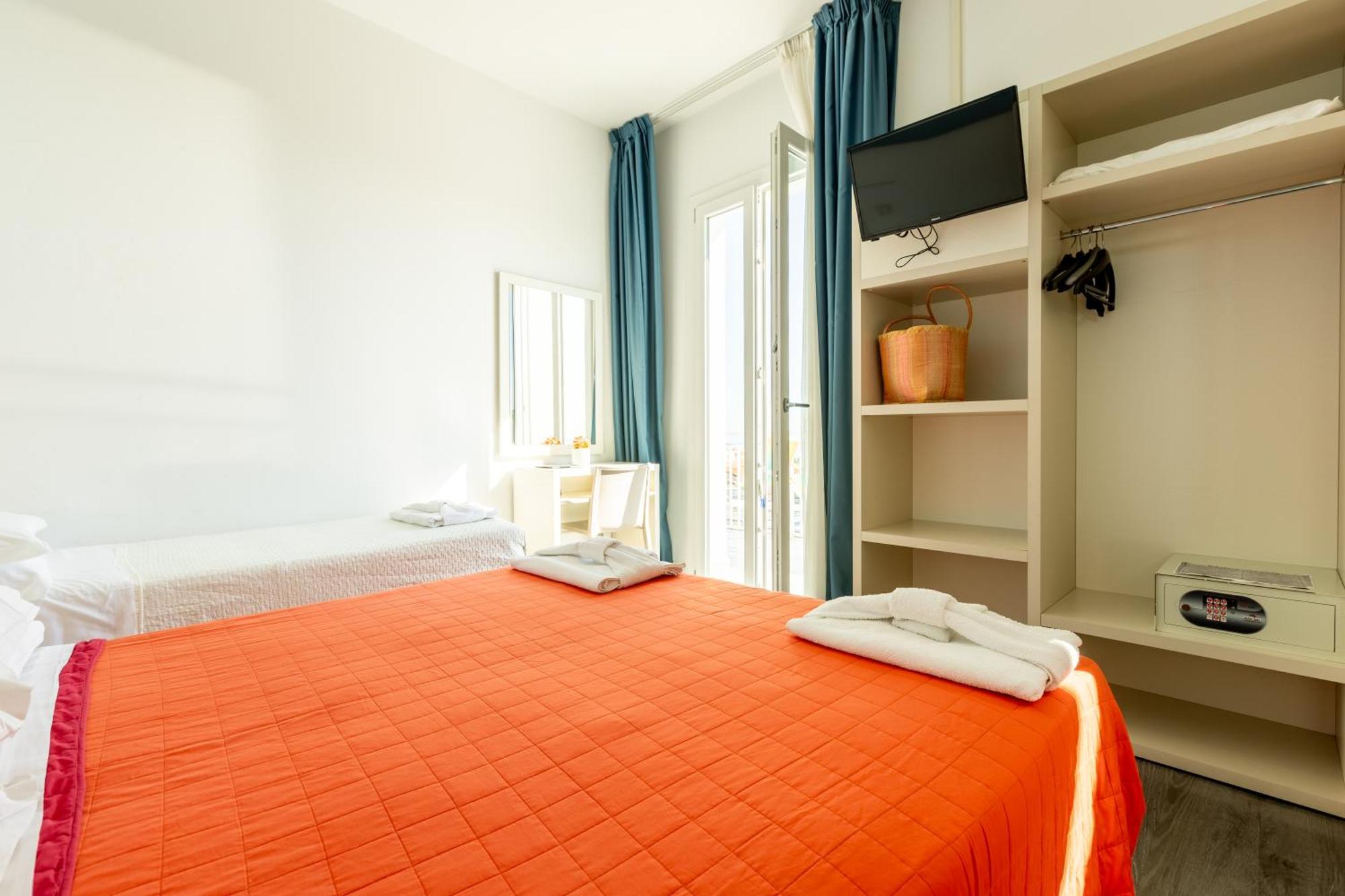 Hotel Kim Rimini Bagian luar foto