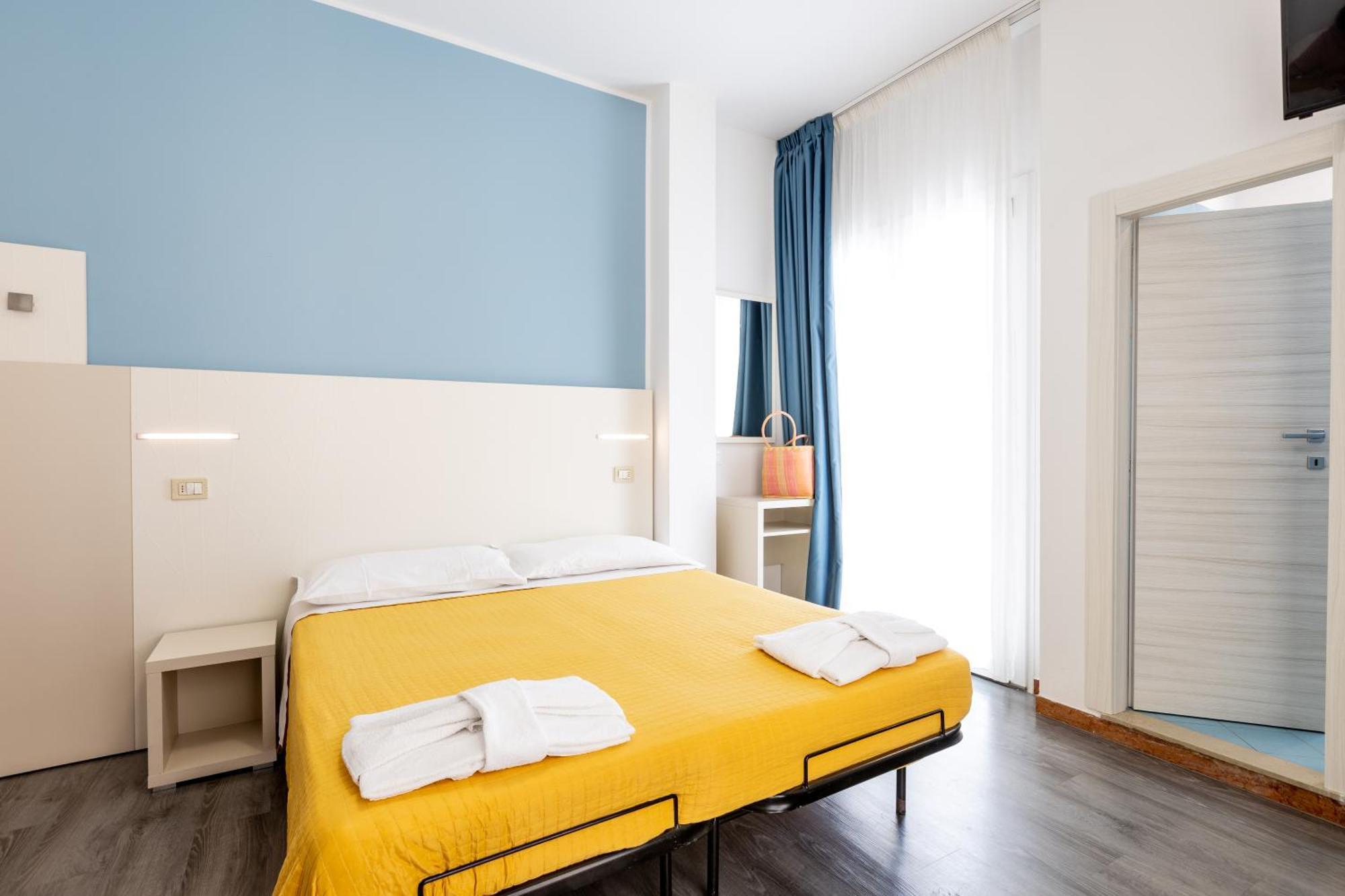 Hotel Kim Rimini Bagian luar foto