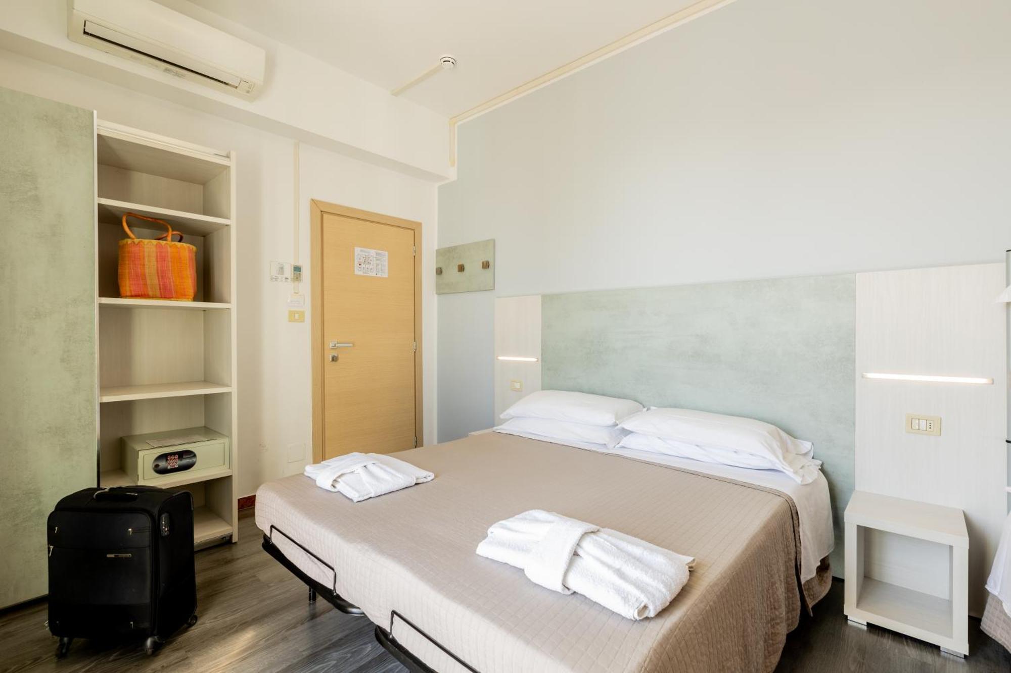 Hotel Kim Rimini Bagian luar foto