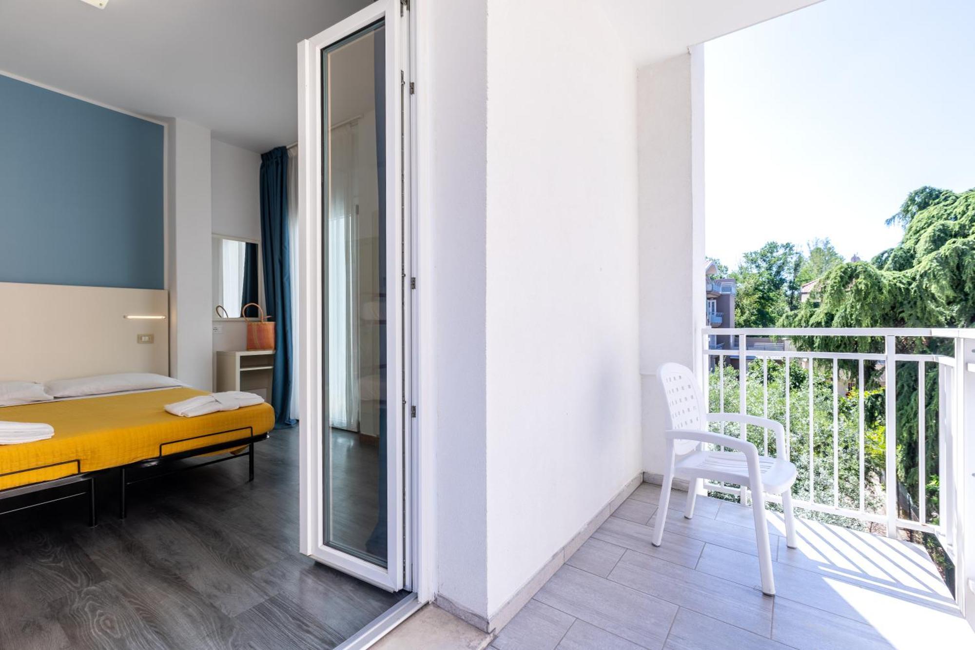 Hotel Kim Rimini Bagian luar foto