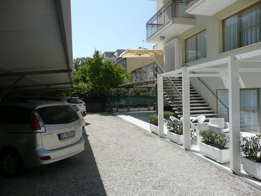 Hotel Kim Rimini Bagian luar foto