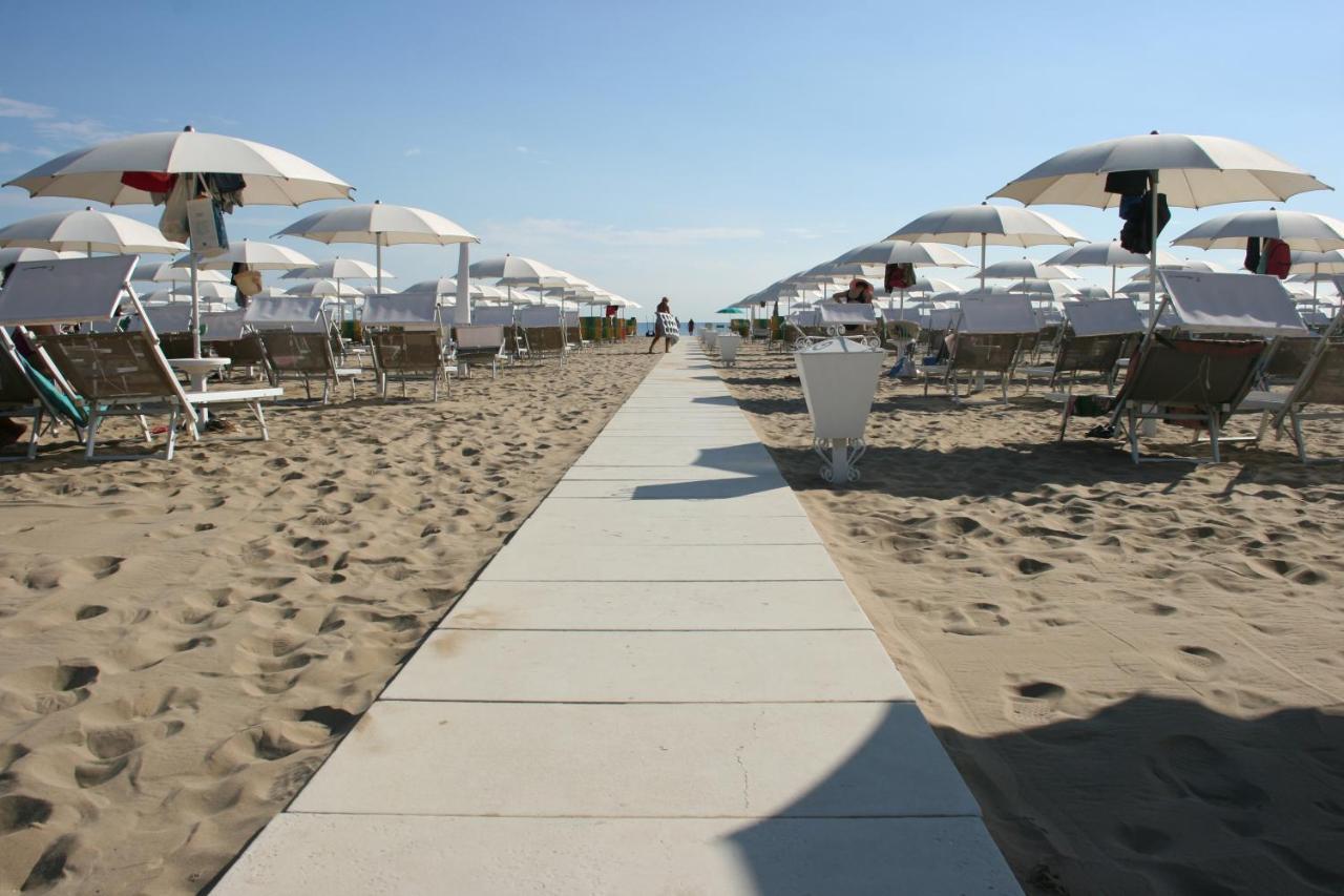 Hotel Kim Rimini Bagian luar foto
